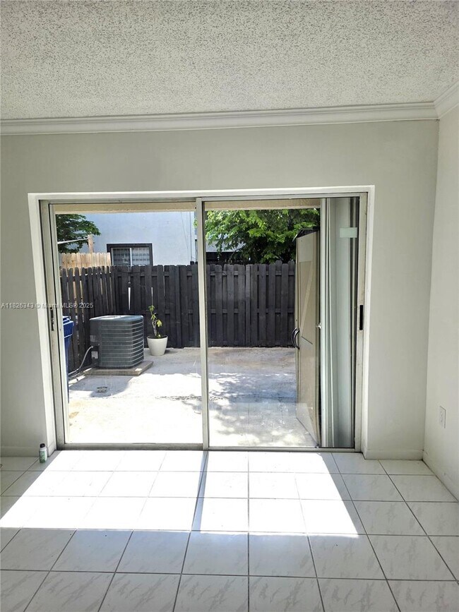 Building Photo - 1158 NW 124th Ave
