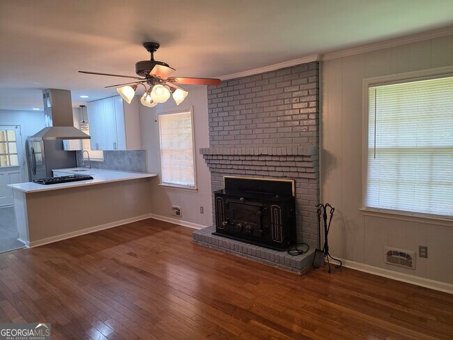 Building Photo - 3988 Rainbow Dr