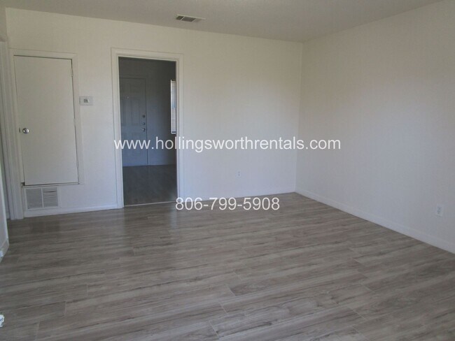 Building Photo - 2 bedroom 1 bath house