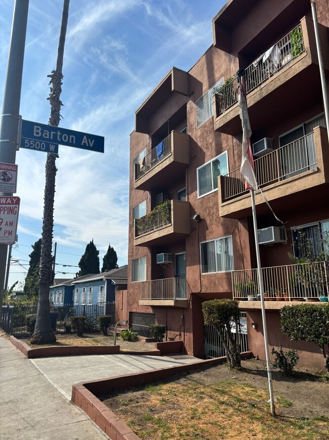 Building Photo - 915 N Wilton Pl