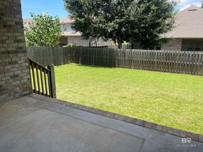 Building Photo - 253 Hawthorne Cir