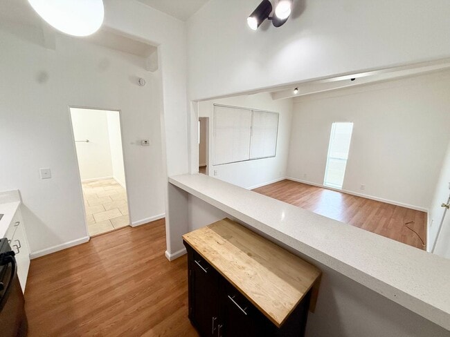 Building Photo - 525-27 S Juniper St