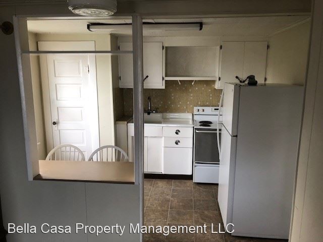 Building Photo - 832 NE Baker St