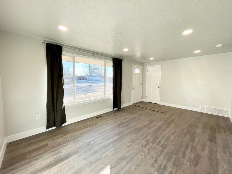 Building Photo - 564 W 5275 S