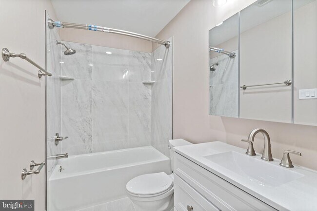 Building Photo - 4520 Rosemarie Dr