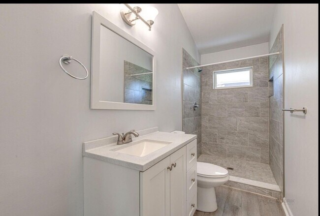 Hall bathroom - 504 S Butterfield Rd.