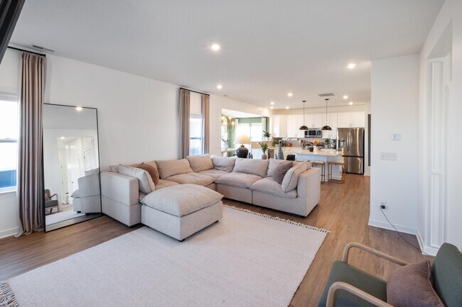 Building Photo - 484 Creekside Dr