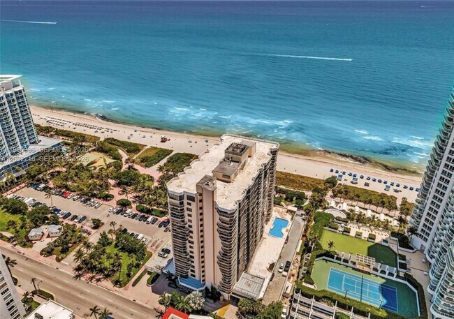 Building Photo - 6423 Collins Ave