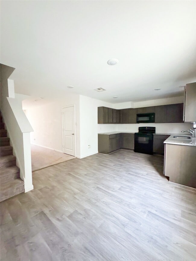 Building Photo - 245 Water Oak