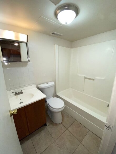 Building Photo - 105 Pelican Dr