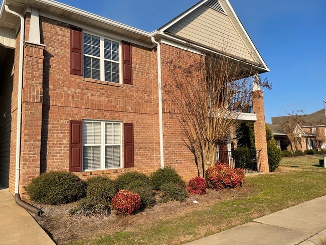 Building Photo - Two Bedroom Condo in Gated Community