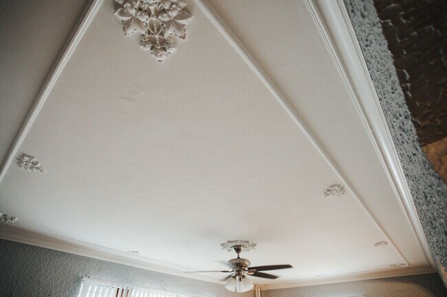 Building Photo - 727 N Capitol Ave