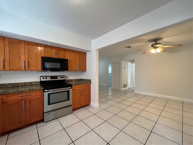 Building Photo - 240 NW 48th Ct