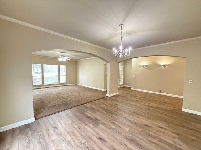 Building Photo - Right On The Green- 3 Bedroom Updated Home on Battle Creek