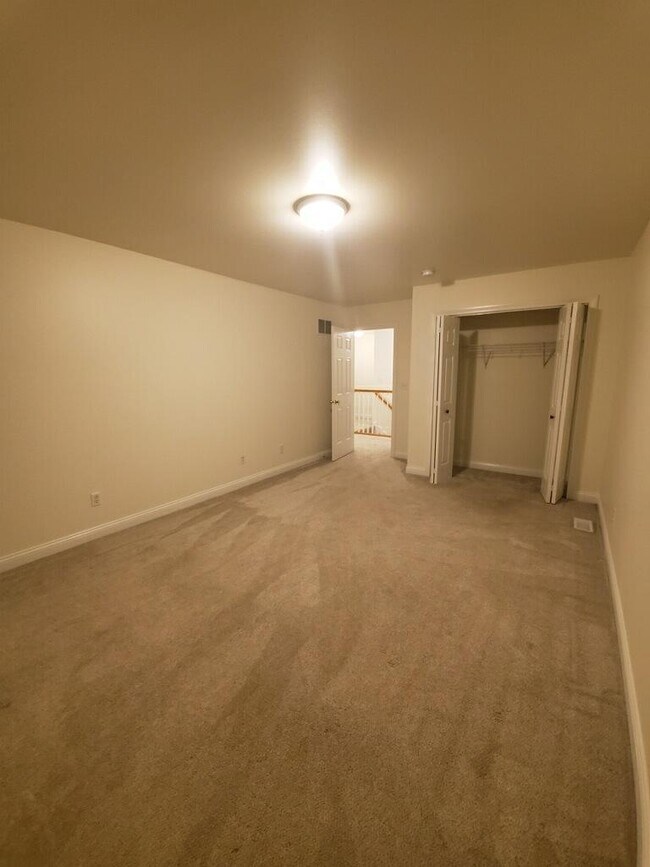 Building Photo - 915 S 20th St