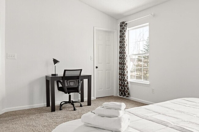 Building Photo - 3766 White Cliff Way