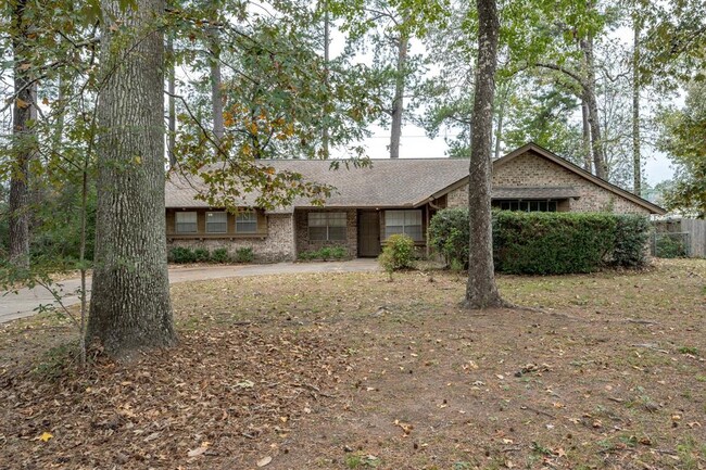 Building Photo - 226 Spring Pines Dr