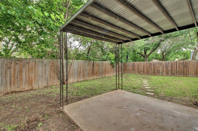 Building Photo - Two stories 3 Bedrooms & 3 Bathrooms Home for Rent in Desirable Anderson Mill NW of Austin