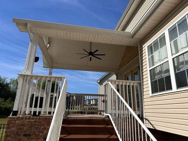 Building Photo - Beautiful 3 Bedroom 2 1/2 Bath Home For Rent!