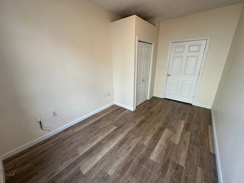 Building Photo - 83 Essex St