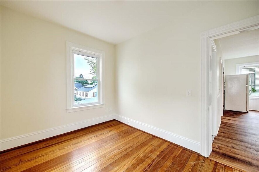 Building Photo - 139 Hunts Ave