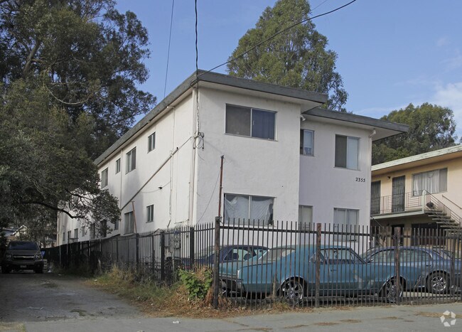 Building Photo - 2355 Humboldt Ave