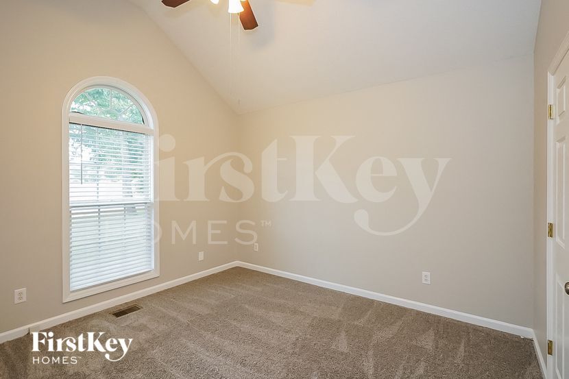 Building Photo - 339 Bayhill Dr