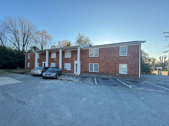 Building Photo - 2bed/1ba Apt off S Main Kannapolis close t...