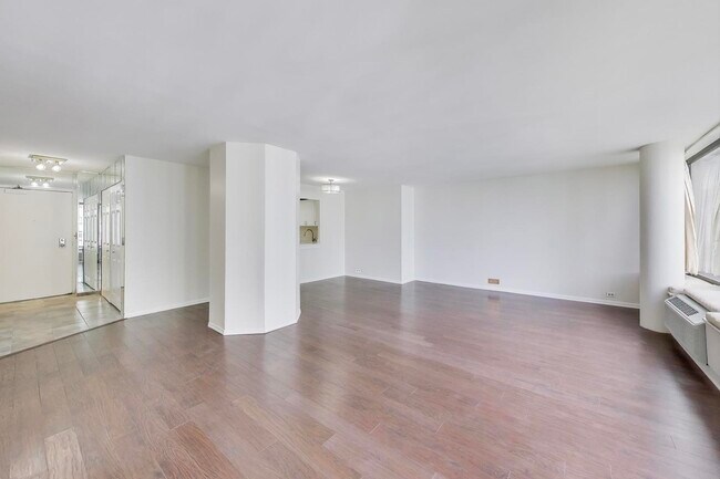 Building Photo - 155 N Harbor Dr