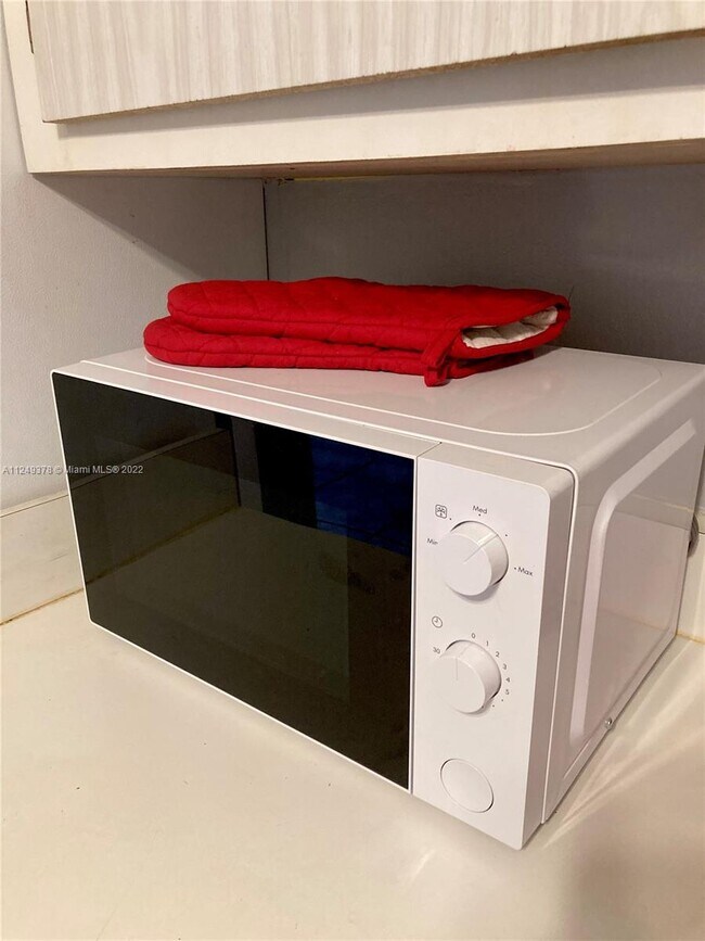 Building Photo - 2460 SW 18th Ave