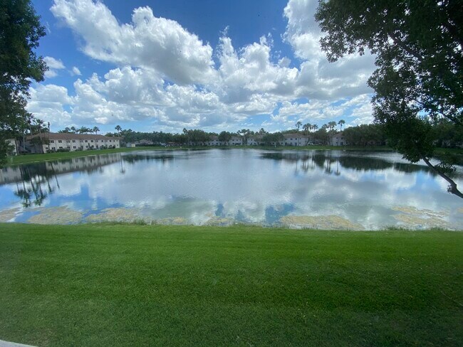 Building Photo - 2921 SE 12th Rd