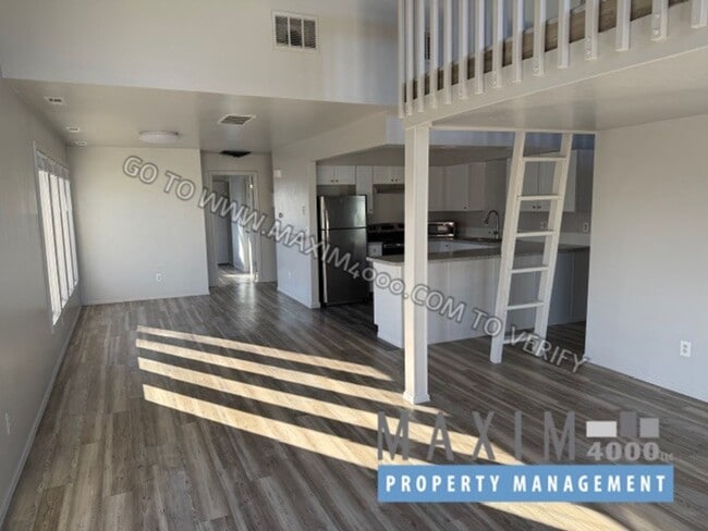 Building Photo - 559 N Sparn St