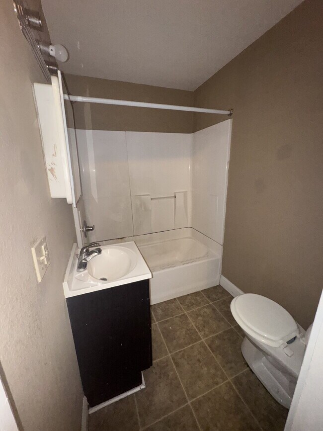 Building Photo - 207 S Clarence St