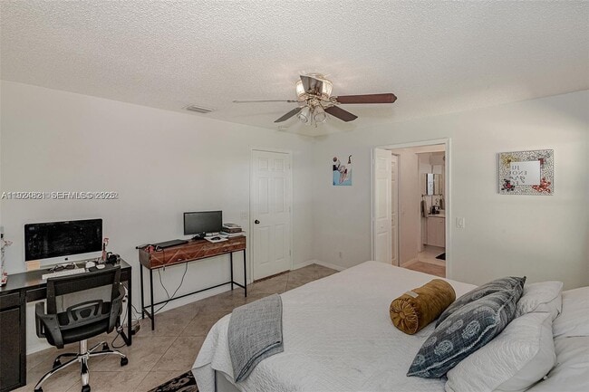 Building Photo - 1641 Zenith Way