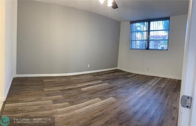 Building Photo - 404 NW 68th Ave