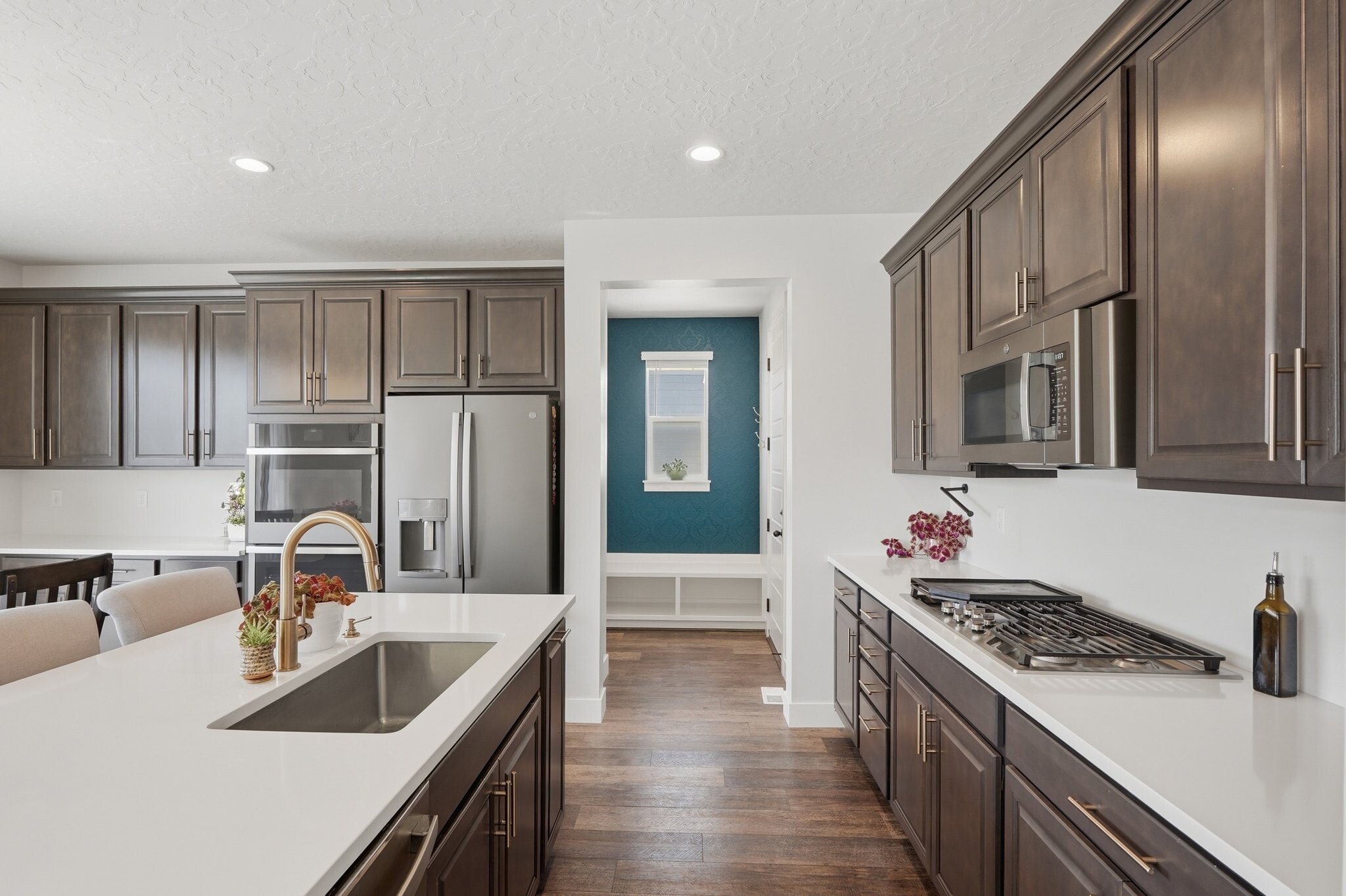 Building Photo - 2208 N Elderberry Dr
