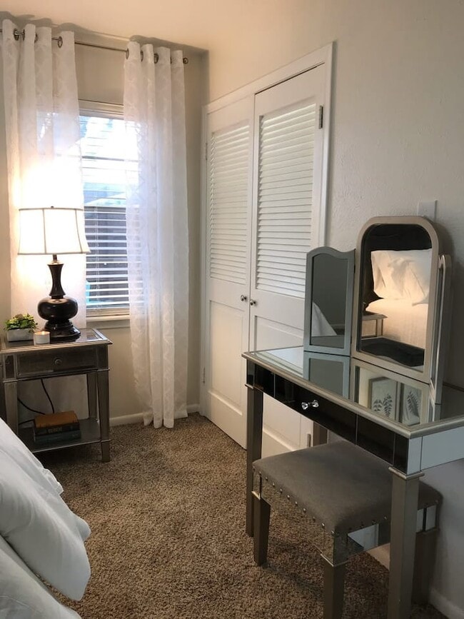 MBR w/spacious closet & makeup table - 501 Rogers Way