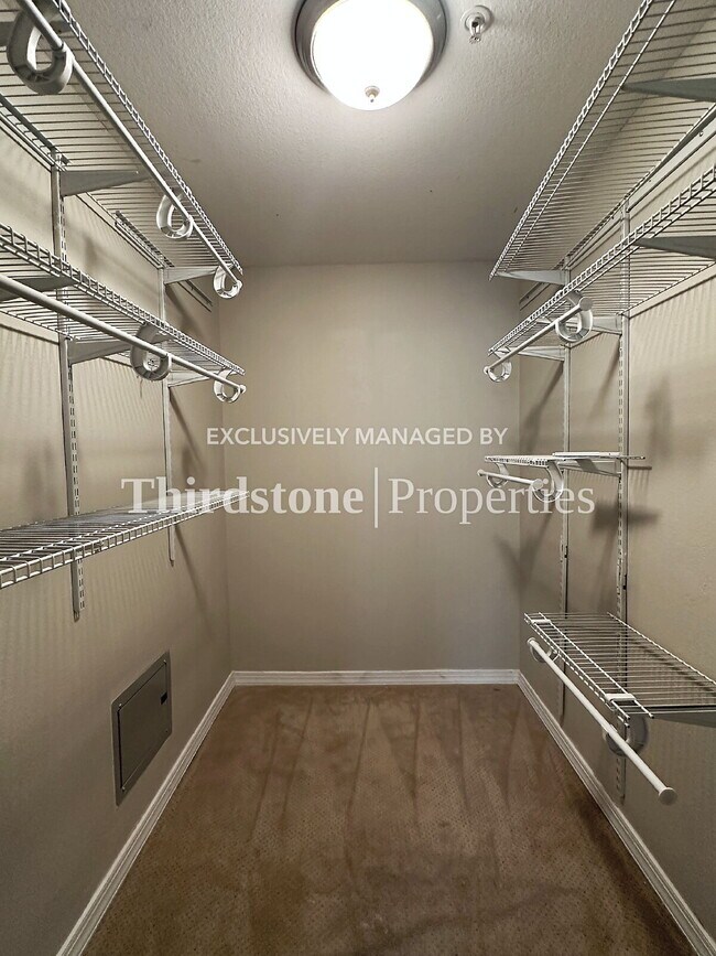 Building Photo - 7800 Point Meadows Dr