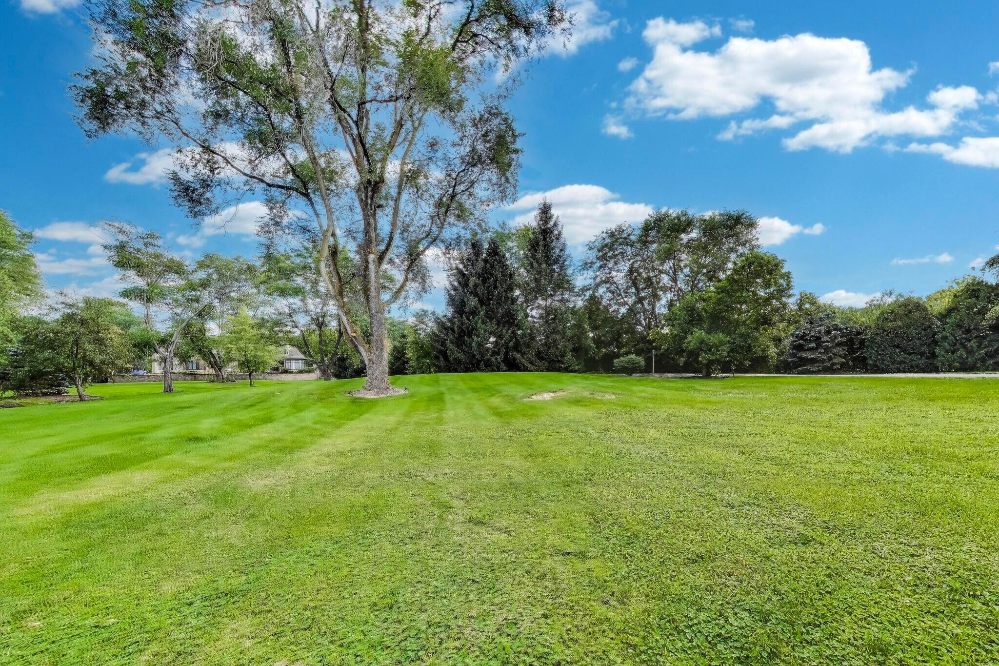 Building Photo - 23W711 Hobson Rd