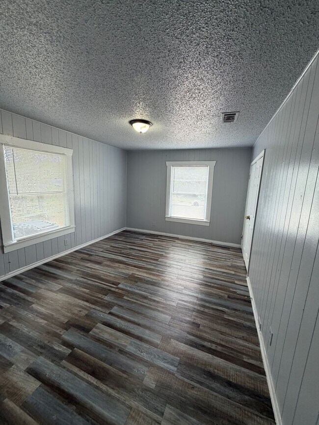 Building Photo - Charming 2 Bedroom Home for Rent in Como – Fort Worth, TX 76107