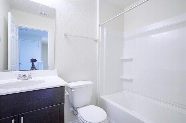 Building Photo - 384 Papaya Dr