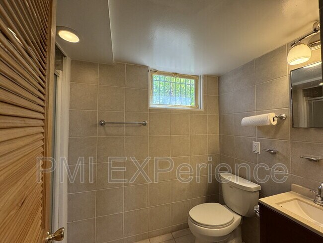 Building Photo - 3203 Amador Dr