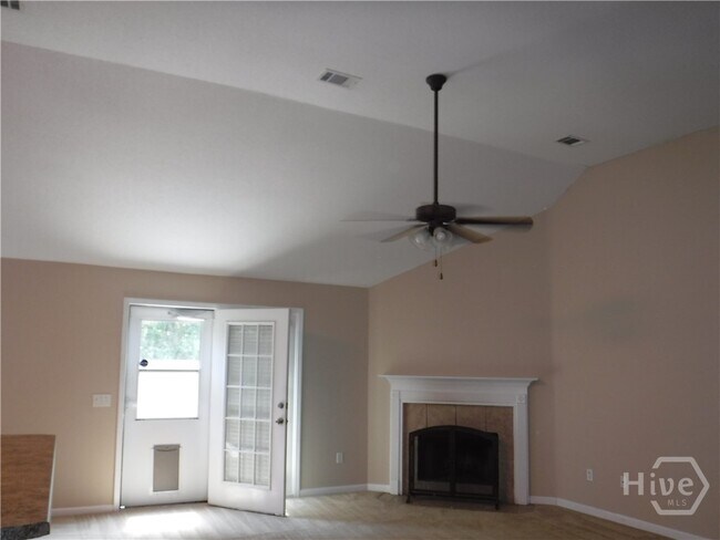 Building Photo - 86 Carlisle Ln