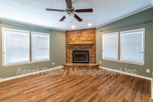 Building Photo - 1322 Silver Charm Way