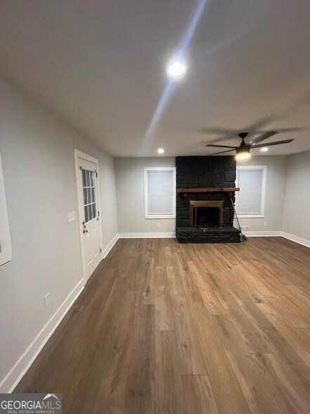 Building Photo - 635 Birchwood Ln SW