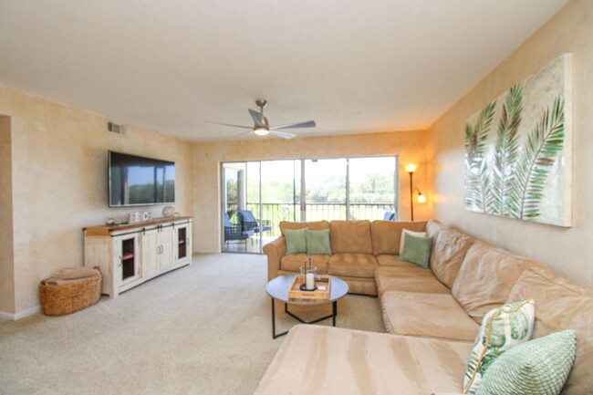 Building Photo - ** 2/2 CHARMING FURNISHED CONDO AT THE ISL...