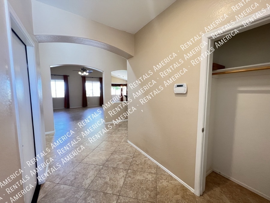 Building Photo - 1536 E Fontana Dr