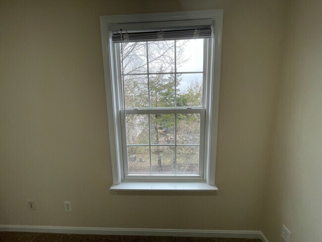 Building Photo - Elegant And Spacious 3 Bed 3.5 Bath Townhome In Vibrant Loudon Parkway Center