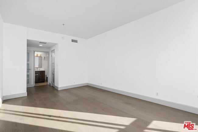 Building Photo - 10660 Wilshire Blvd