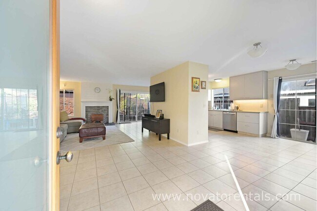 Building Photo - 2450 Center Rd